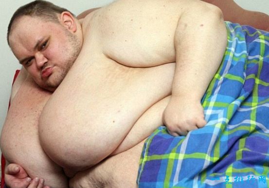 英国最胖男子体重高达826斤 点完外卖后猝死家中