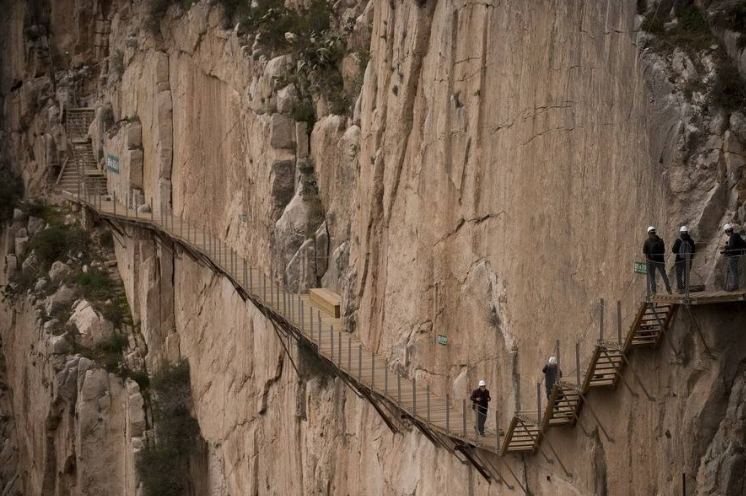 全球十大悬崖步道排行榜 中国上榜三处，每一个都超惊险