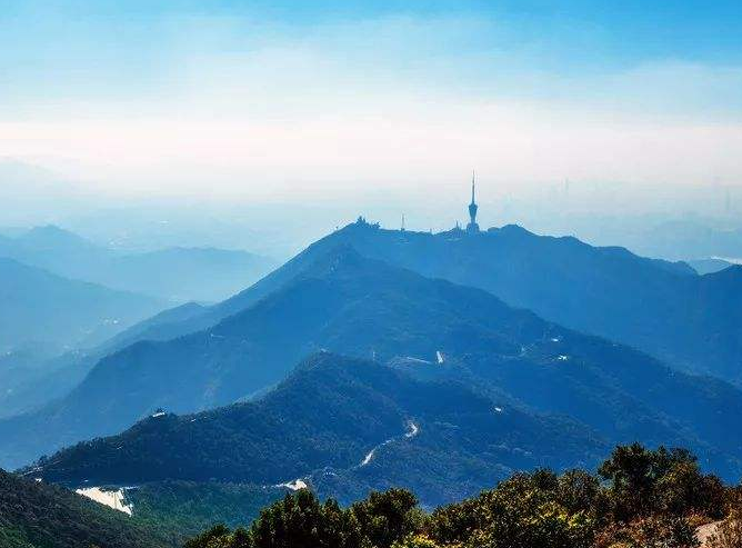 梧桐山三大主峰排名：梧岭天池在此，大梧桐号称深圳最高峰