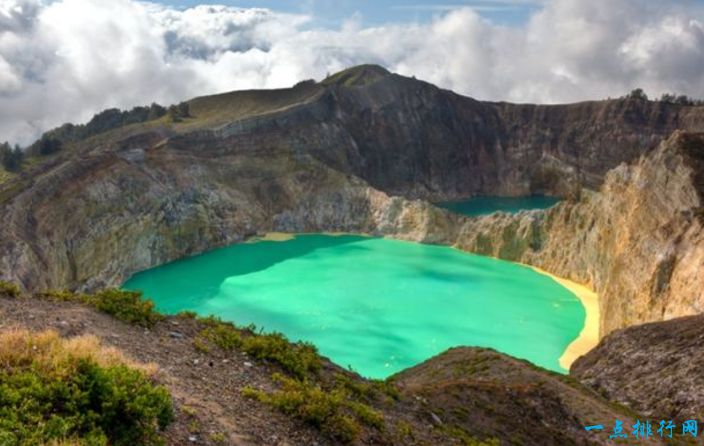 全球十大最美丽的火山口湖泊排行榜 大自然创造的美景