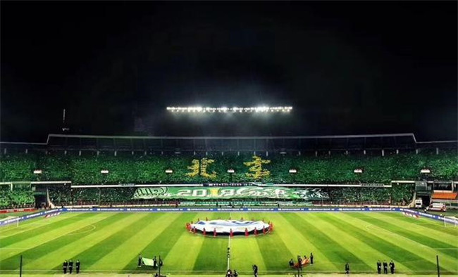 亚洲最大TIFO 国安4万多球迷组成最魔鬼主场