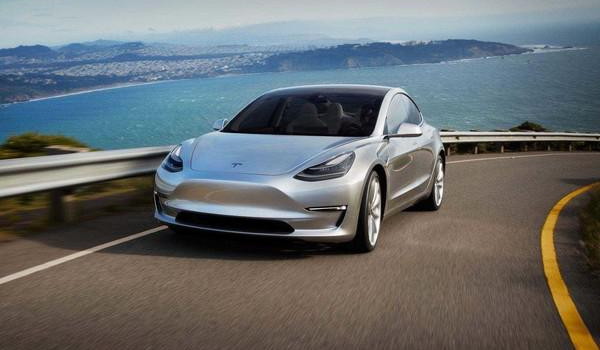 model 3长续航版价格 官方指导价33.99万元（全款落地价35.15万元）