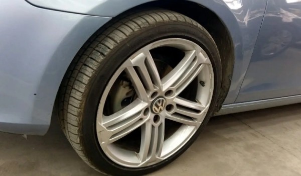 大众高尔夫轮胎型号 轮胎尺寸为225/40 r18