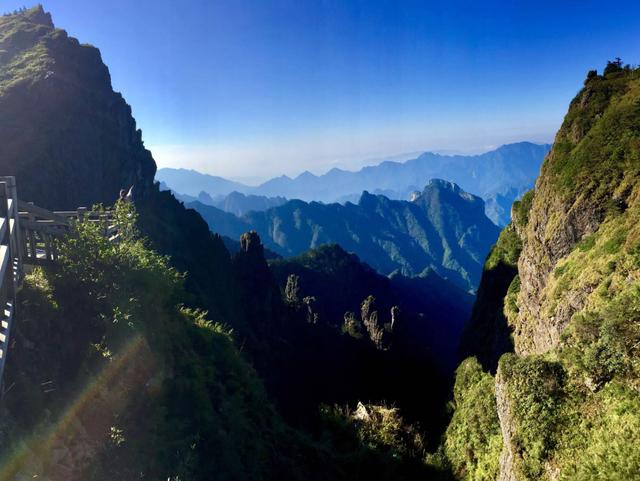 湖北境内的十大高山：白溢寨上榜，神农顶排第一