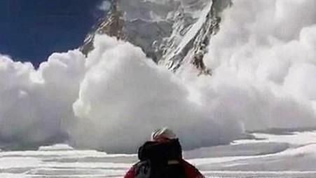 遭遇雪崩时怎样做才能有更多的生存机会